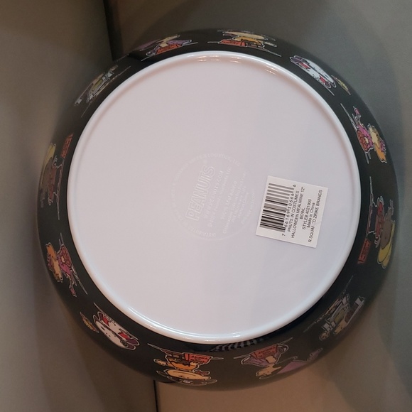 Halloween Snoopy and friends in costumes candy Bowl NWT - Picture 5 of 7